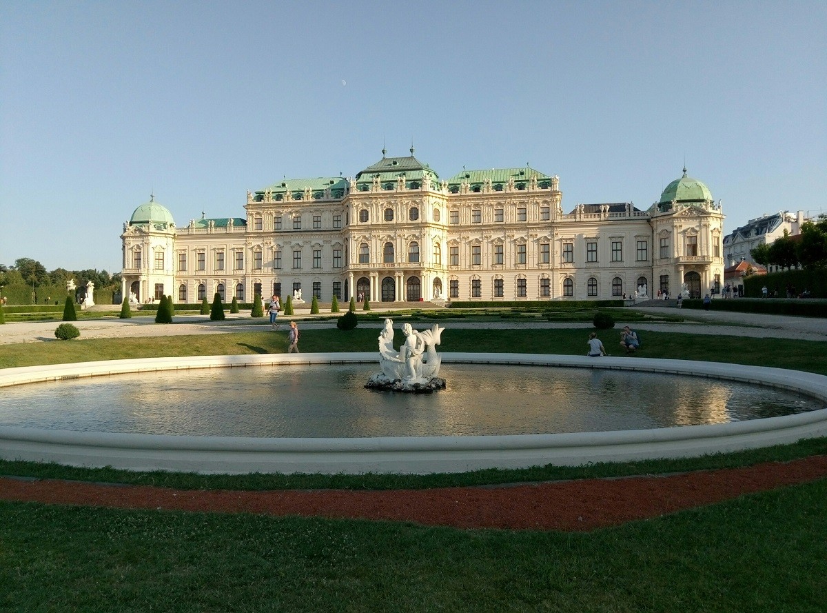 Het Belvedere Paleis en Park Complex in Wenen is een echte pracht die tot in onze tijd bewaard is gebleven